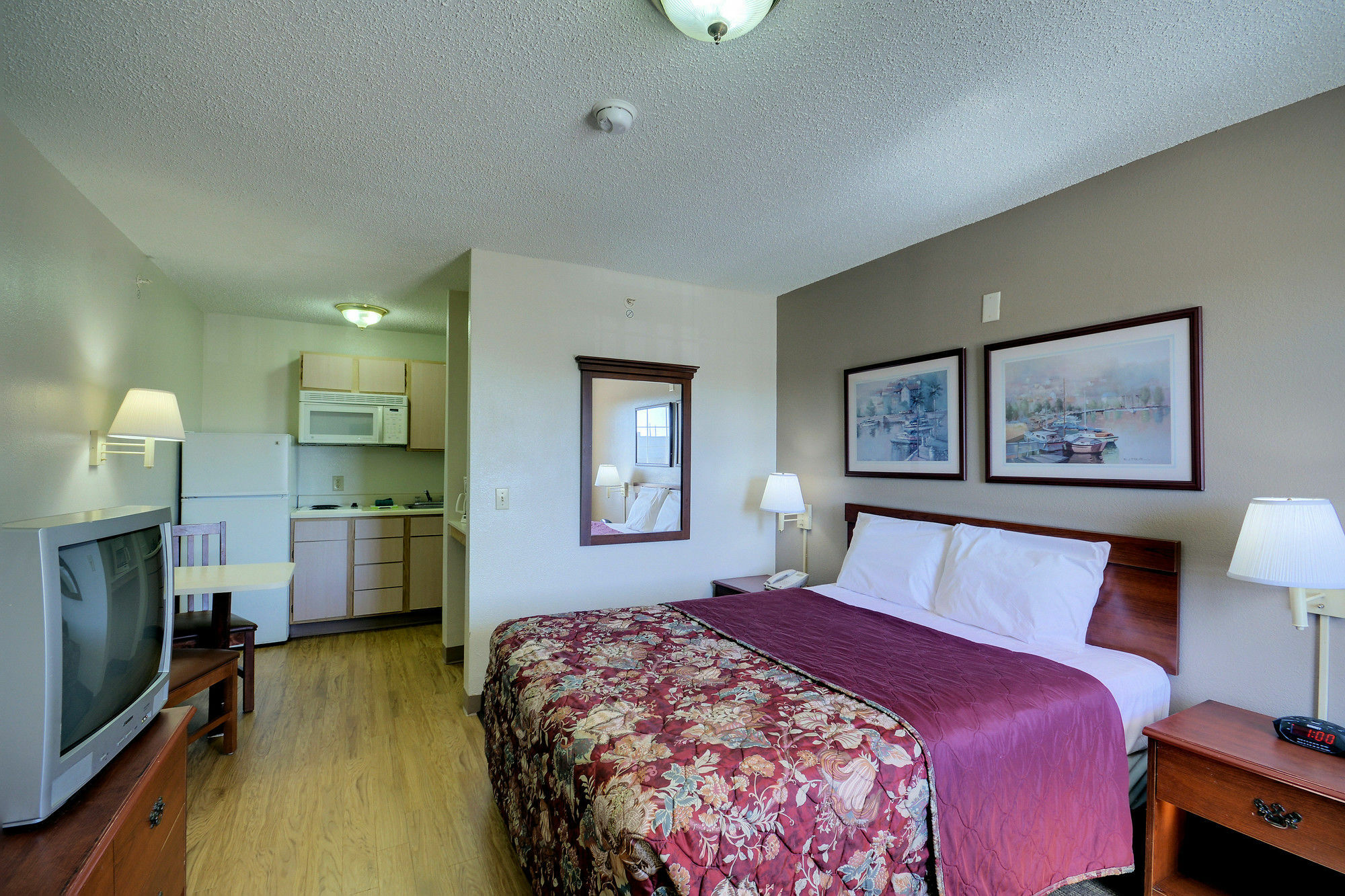 Intown Suites Extended Stay Houston Tx - Westchase Exterior photo